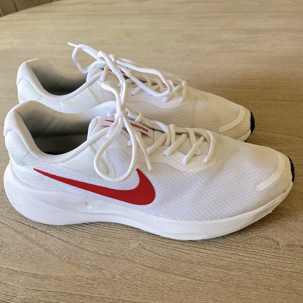Nike Revolution 7 Men's Size 10 White University Red Running Shoes FB2207-101